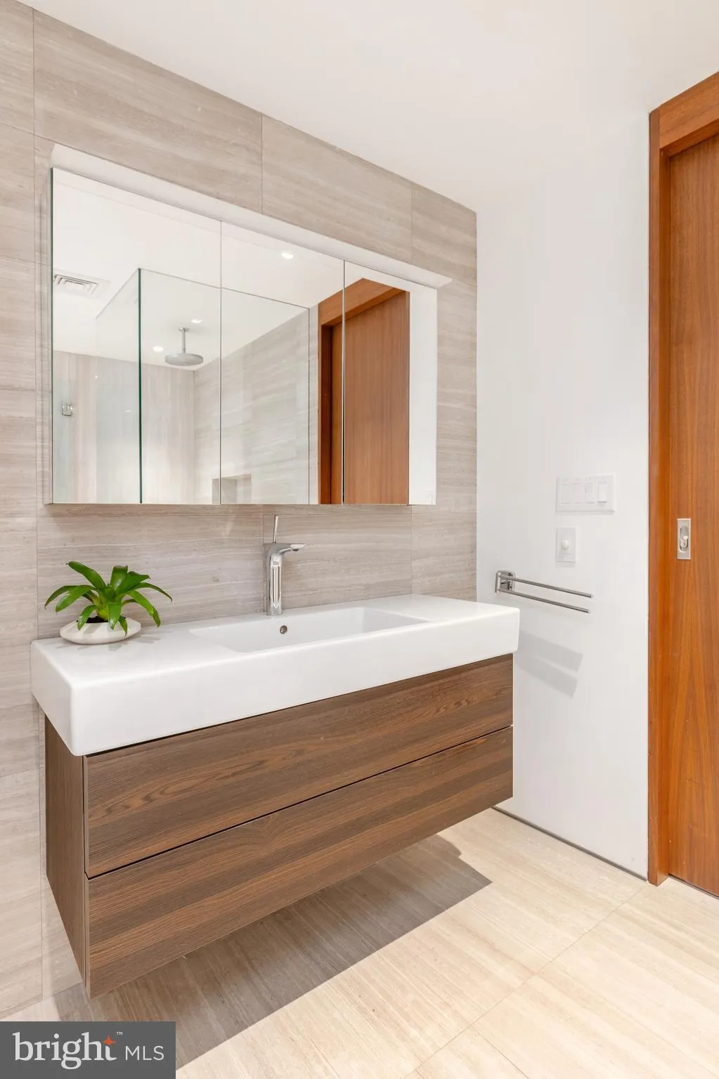 Philadelphia, Pennsylvania 19103, United States, 2 Bedrooms Bedrooms, ,4 BathroomsBathrooms,Residential,Active,96428