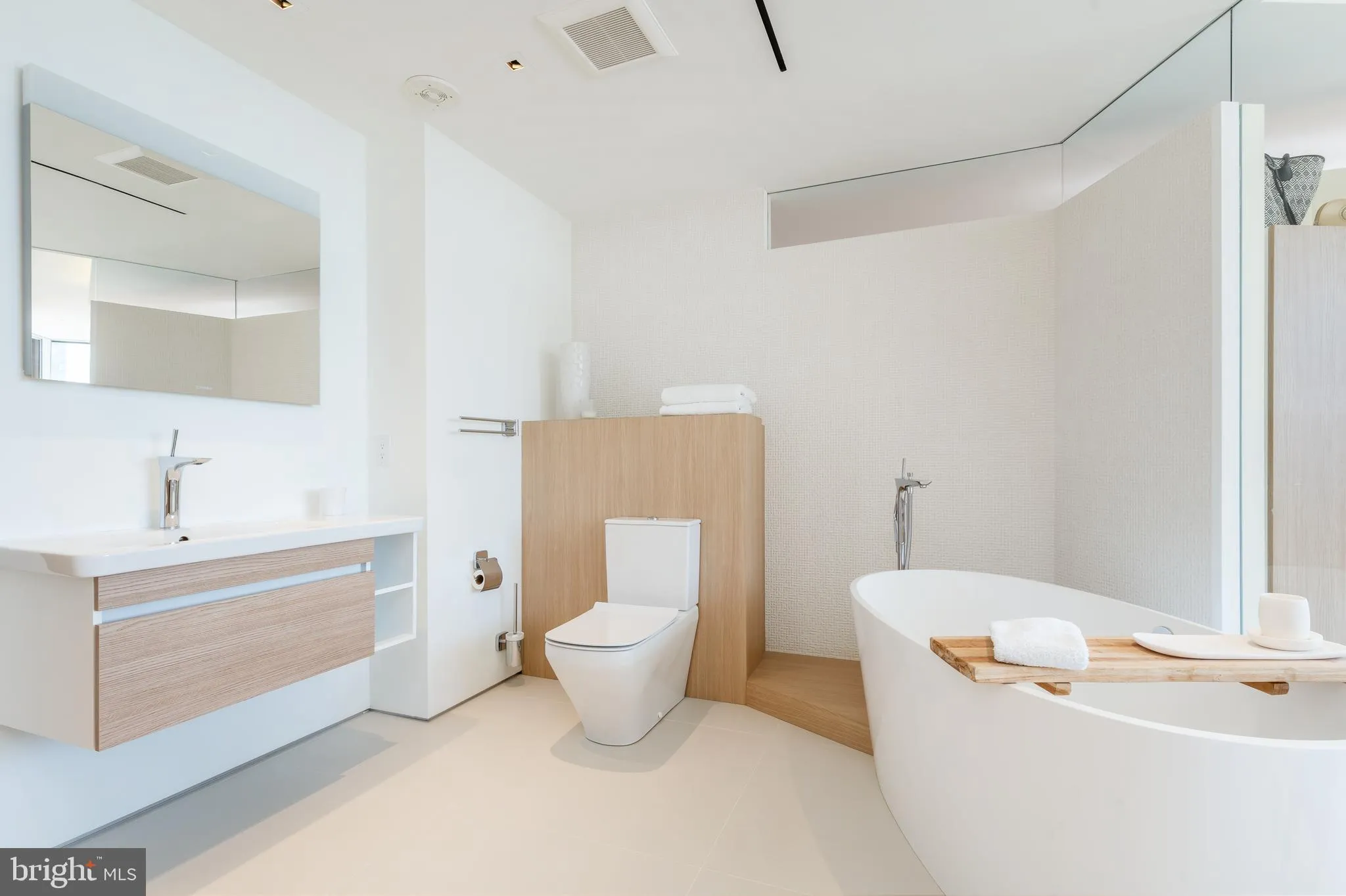 Philadelphia, Pennsylvania 19103, United States, 2 Bedrooms Bedrooms, ,4 BathroomsBathrooms,Residential,Active,96428