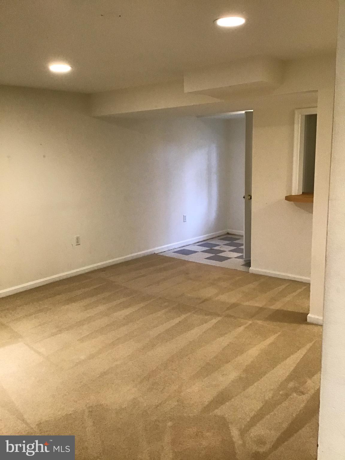 HIGHLAND VIEW PARK - Residential Lease