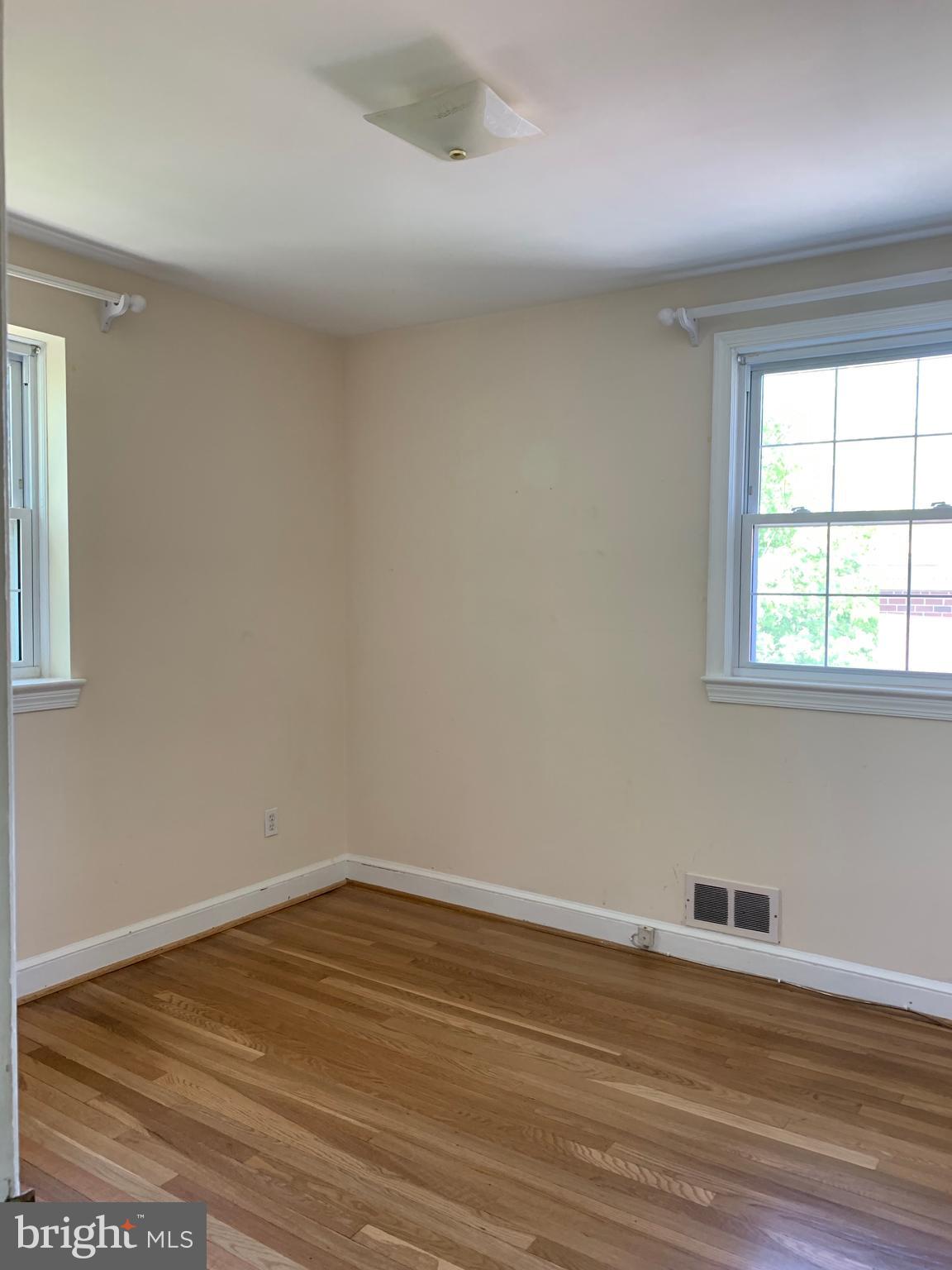 HIGHLAND VIEW PARK - Residential Lease