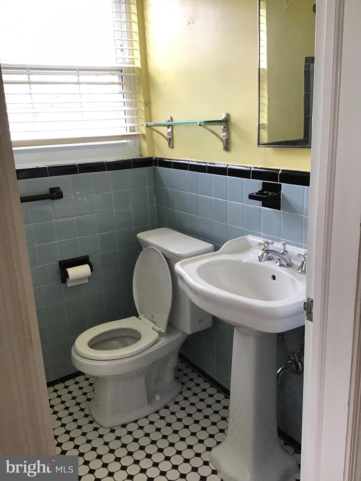 HIGHLAND VIEW PARK - Residential Lease