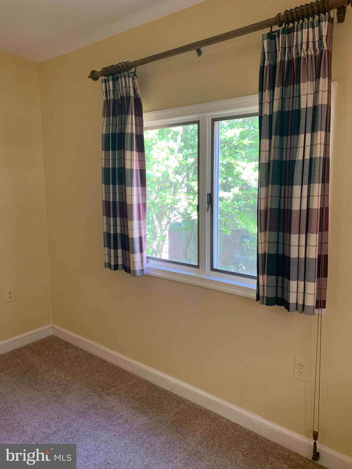 HIGHLAND VIEW PARK - Residential Lease