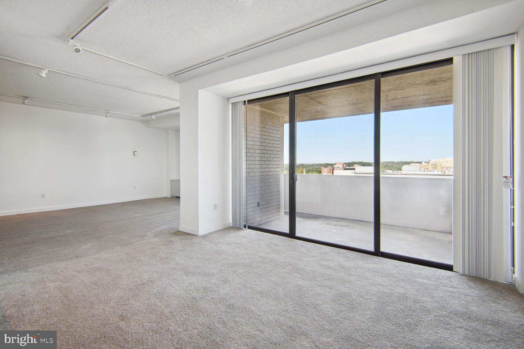 HYDE PARK - Residential Lease