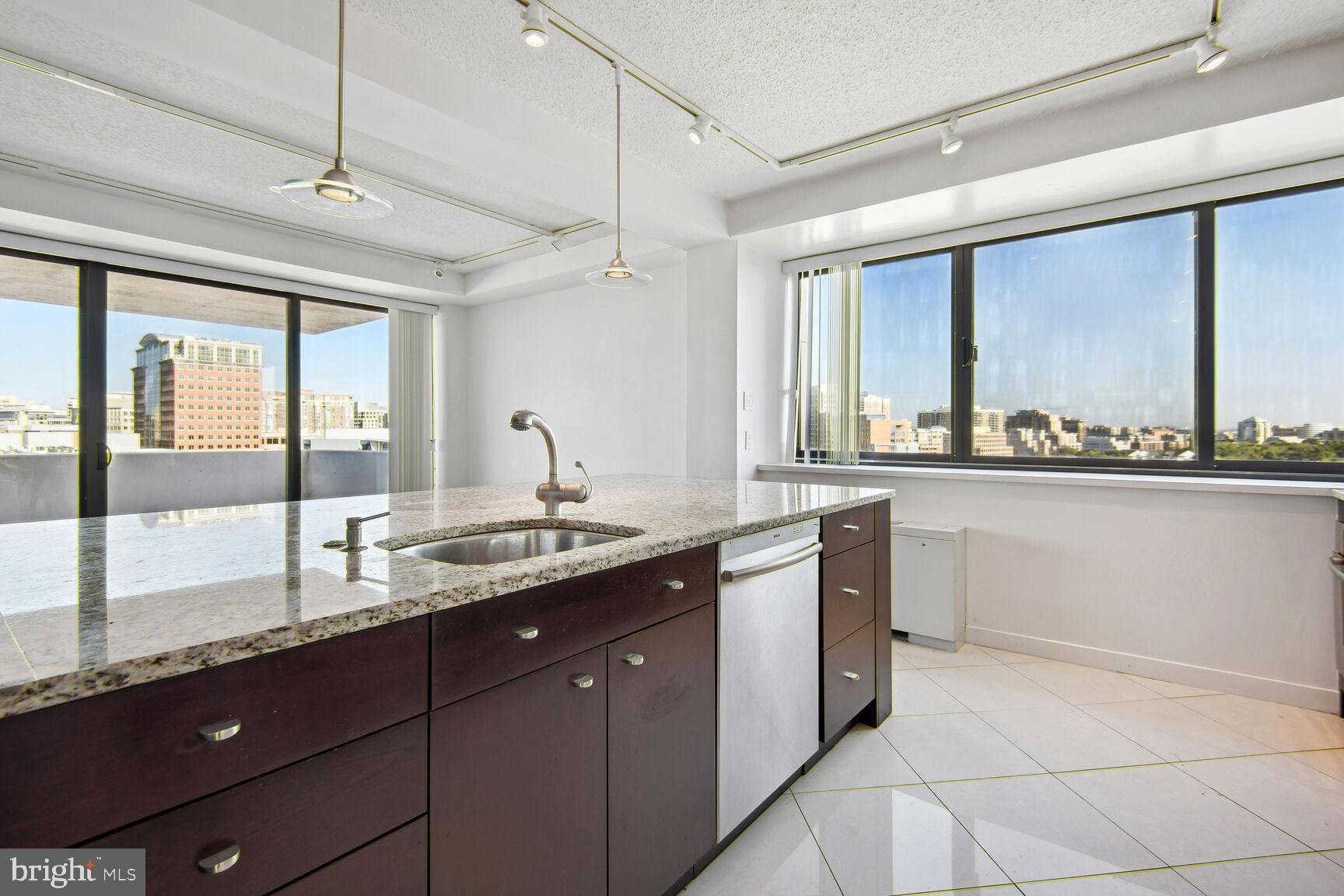 HYDE PARK - Residential Lease