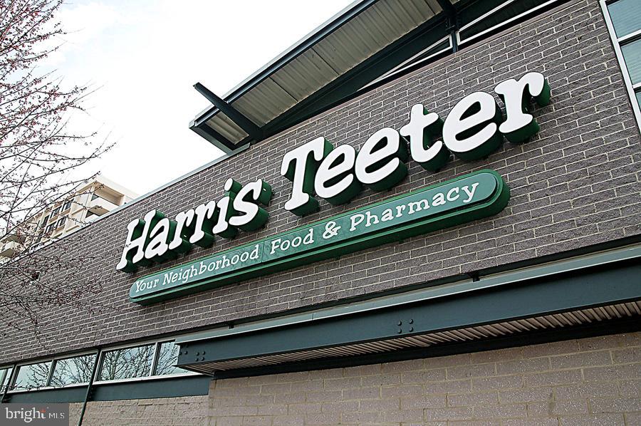 HYDE PARK - Residential Lease