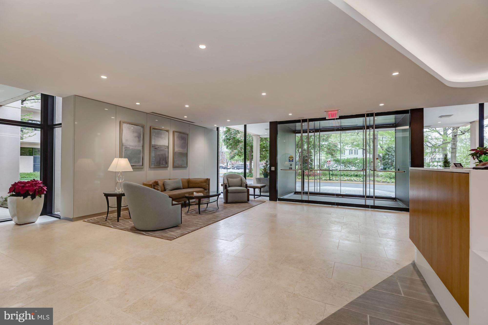 HYDE PARK - Residential Lease