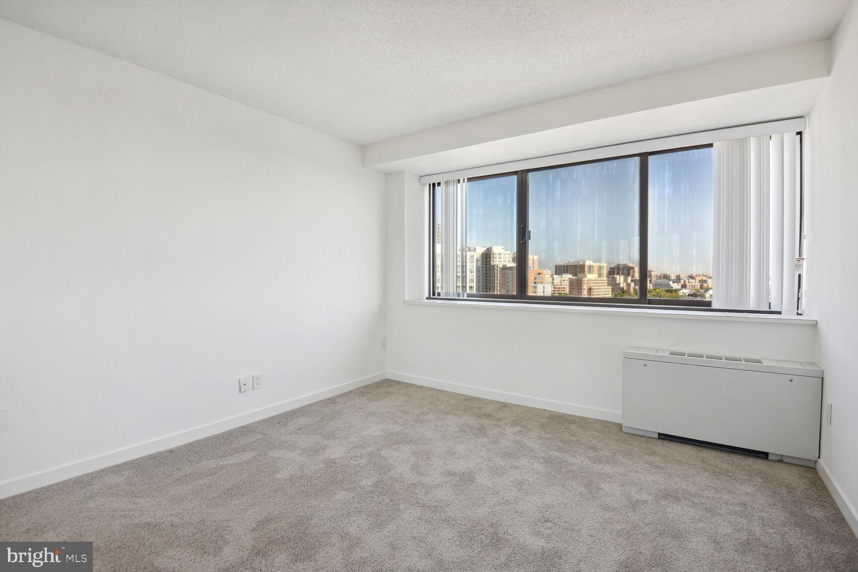 HYDE PARK - Residential Lease