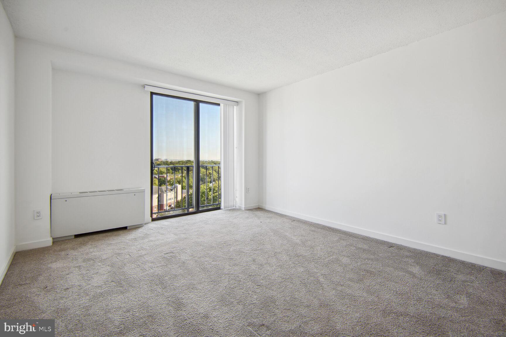 HYDE PARK - Residential Lease