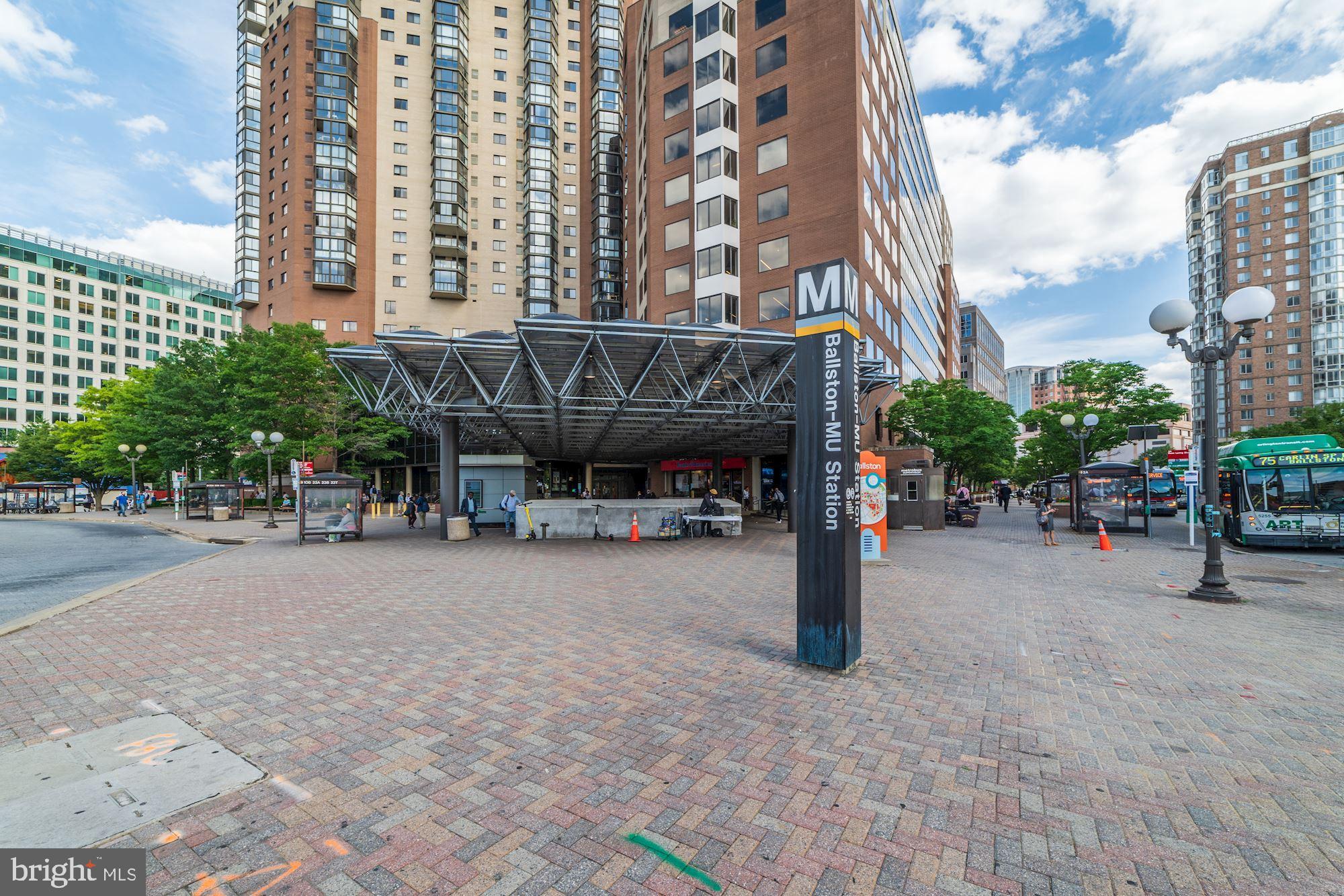 HYDE PARK - Residential Lease