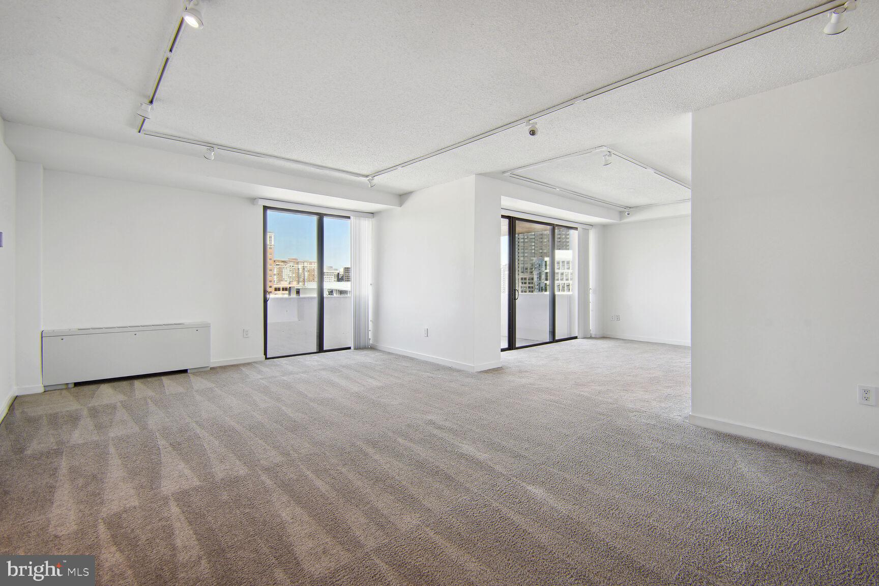 HYDE PARK - Residential Lease