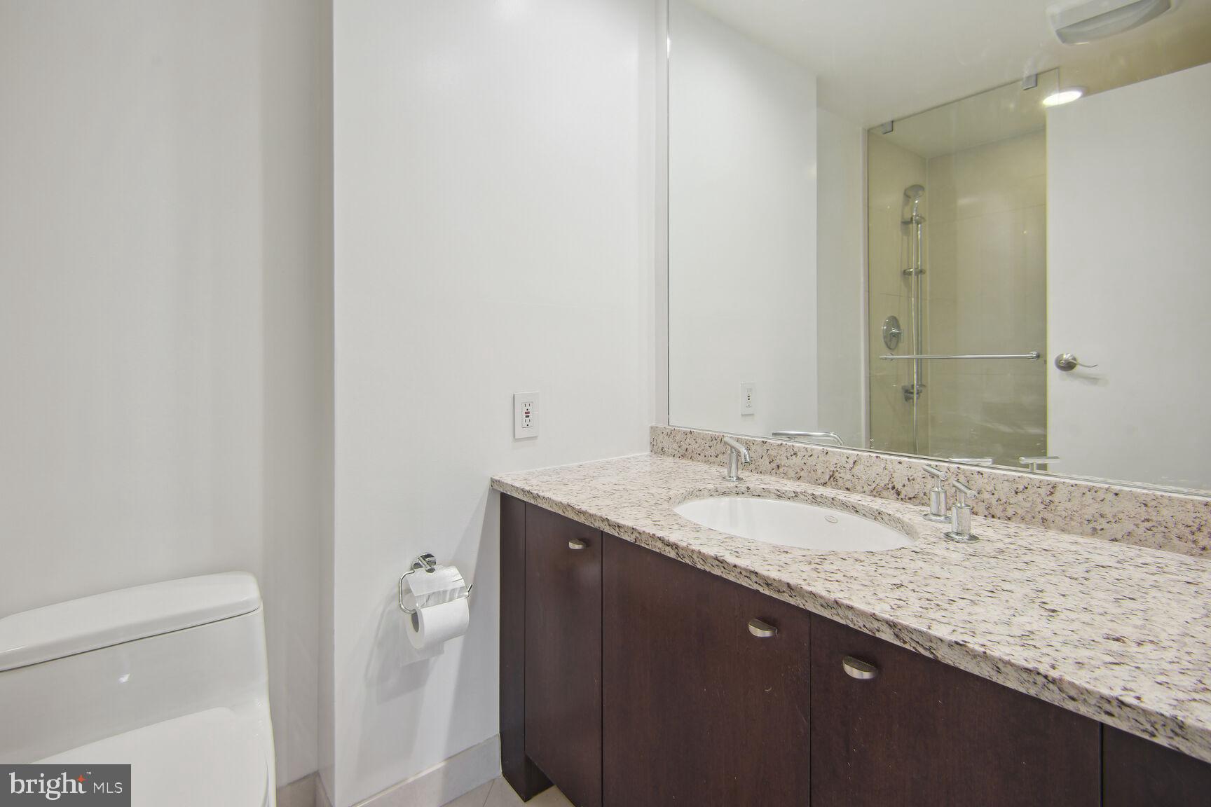 HYDE PARK - Residential Lease