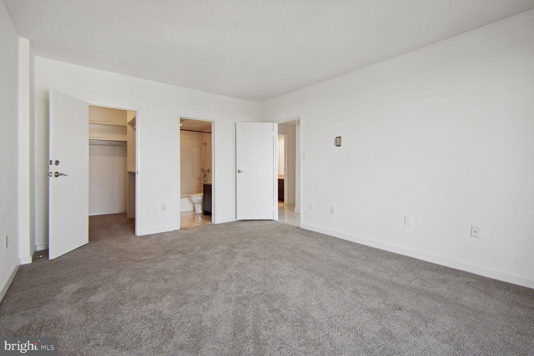 HYDE PARK - Residential Lease