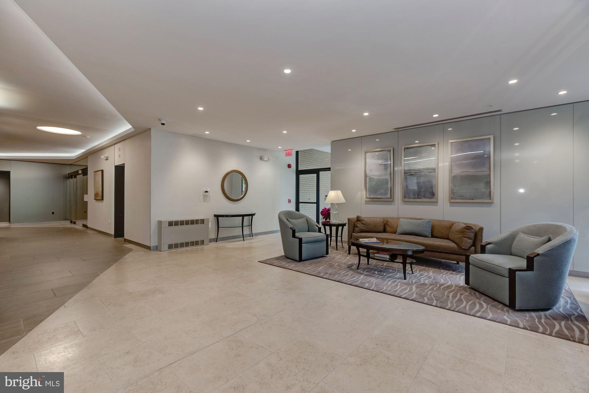 HYDE PARK - Residential Lease