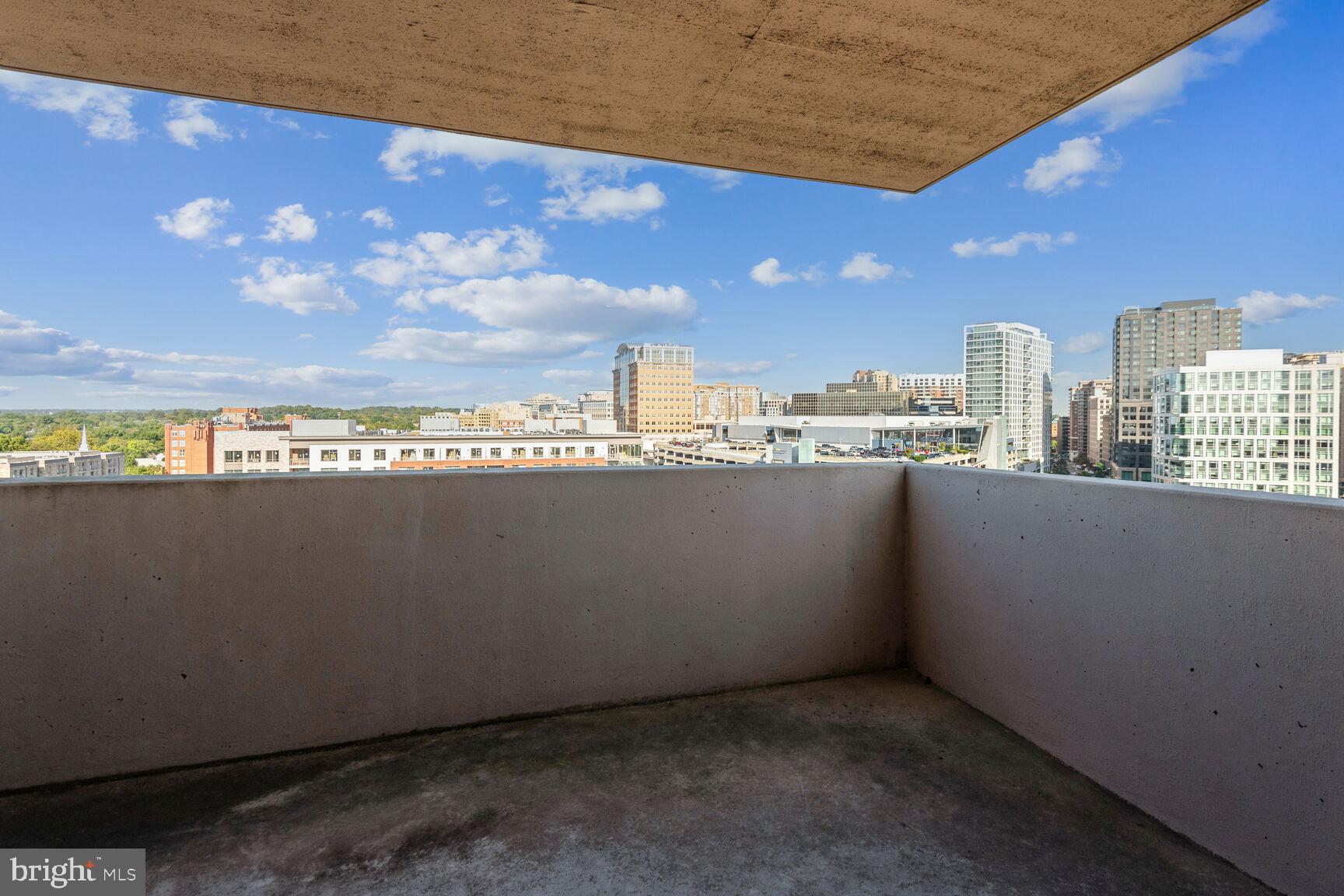 HYDE PARK - Residential Lease