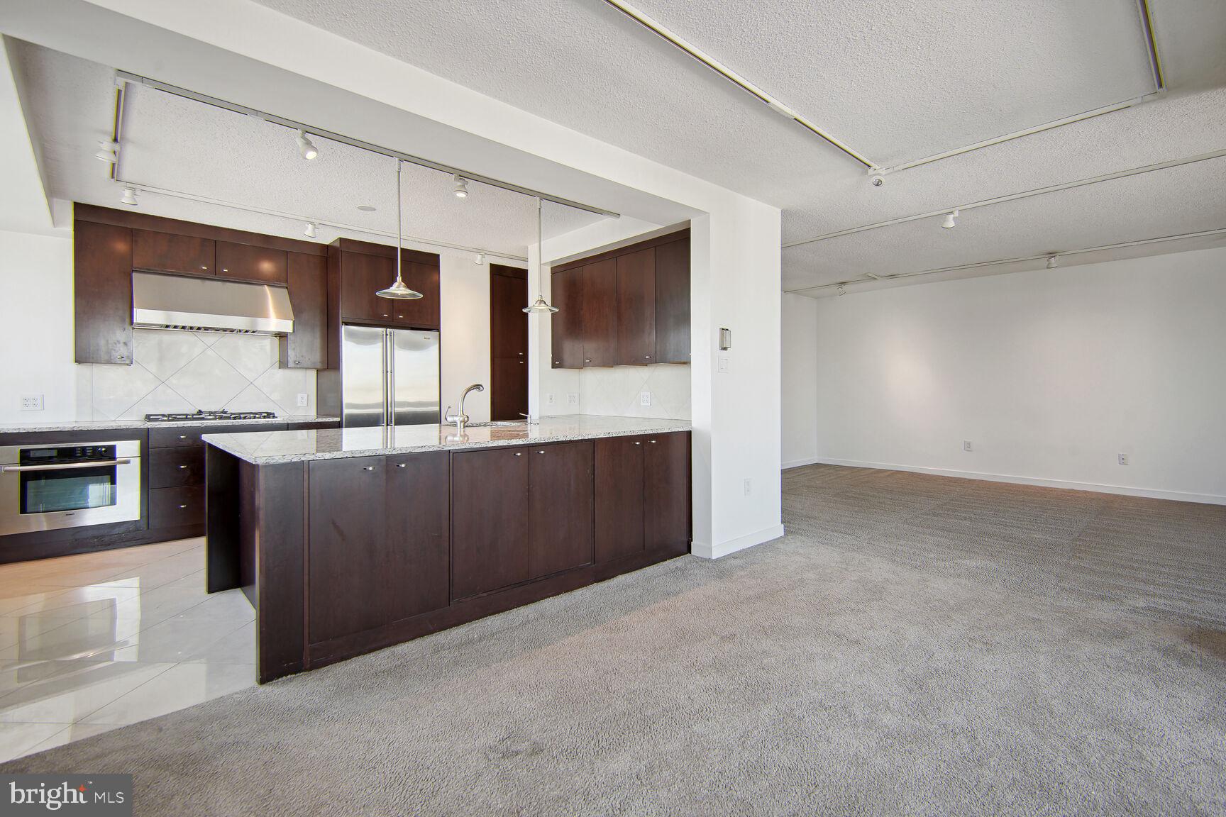 HYDE PARK - Residential Lease