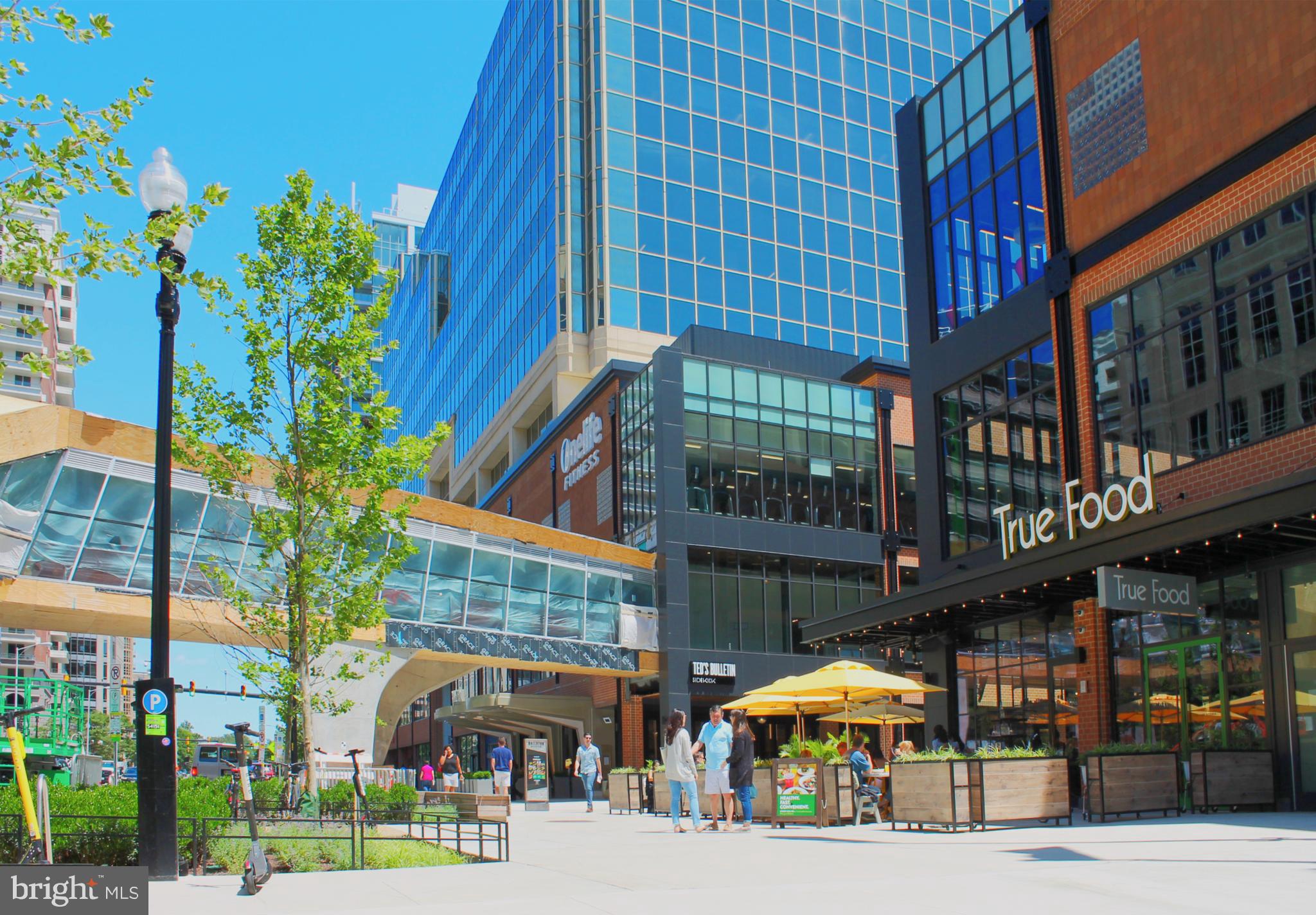 HYDE PARK - Residential Lease