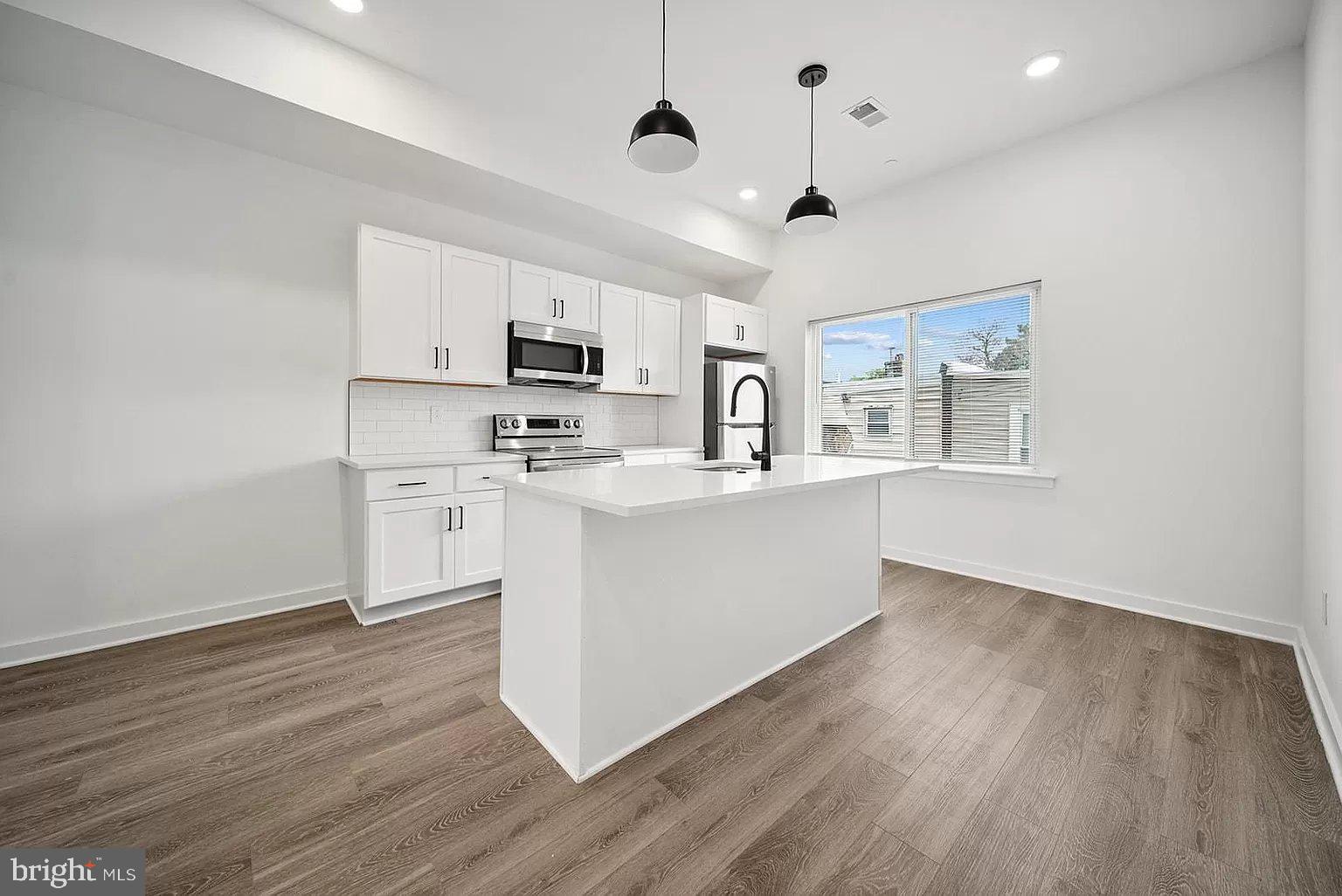 Price reflects net effective after 1 month free on 13 month lease Welcome to 1301-09 Clearfield St, a newly constructed collection of 2-bedroom apartments available now in Glenwood, conveniently located near the Health Science Center. These modern living spaces offer an unparalleled lifestyle in a prime location. Step inside and experience the contemporary charm of these apartments. Recessed lighting creates a warm and inviting atmosphere, complementing the central air conditioning that keeps you comfortable year-round. Large windows allow natural light to flood the rooms, brightening up your living space. The well-appointed kitchen features sleek stainless steel appliances, making meal preparation a breeze. Plus, the convenience of in-unit laundry means you can say goodbye to trips to the laundromat. Beyond the apartment, you'll find secure entry for peace of mind and elevator access for easy mobility. On-site parking ensures you always have a spot waiting for you, and the pet-friendly policy welcomes your furry companions to join you in your new home. One of the highlights of living at 1301-09 Clearfield St is the proximity to the Health Science Center, making it an excellent choice for healthcare professionals or students in the medical field. With quick access to various healthcare facilities and educational institutions, your daily commute will be a breeze. Glenwood itself is a vibrant neighborhood with an array of dining, shopping, and entertainment options to explore during your downtime. Whether you seek a quiet retreat or want to experience the city's buzz, this location has it all. Don't miss the opportunity to call these newly constructed 2-bedroom apartments your home. Experience modern living at its finest, complete with all the conveniences you desire. Schedule a tour today and secure your spot in this sought-after community. Contact us now to make 1301-09 Clearfield St your new address!