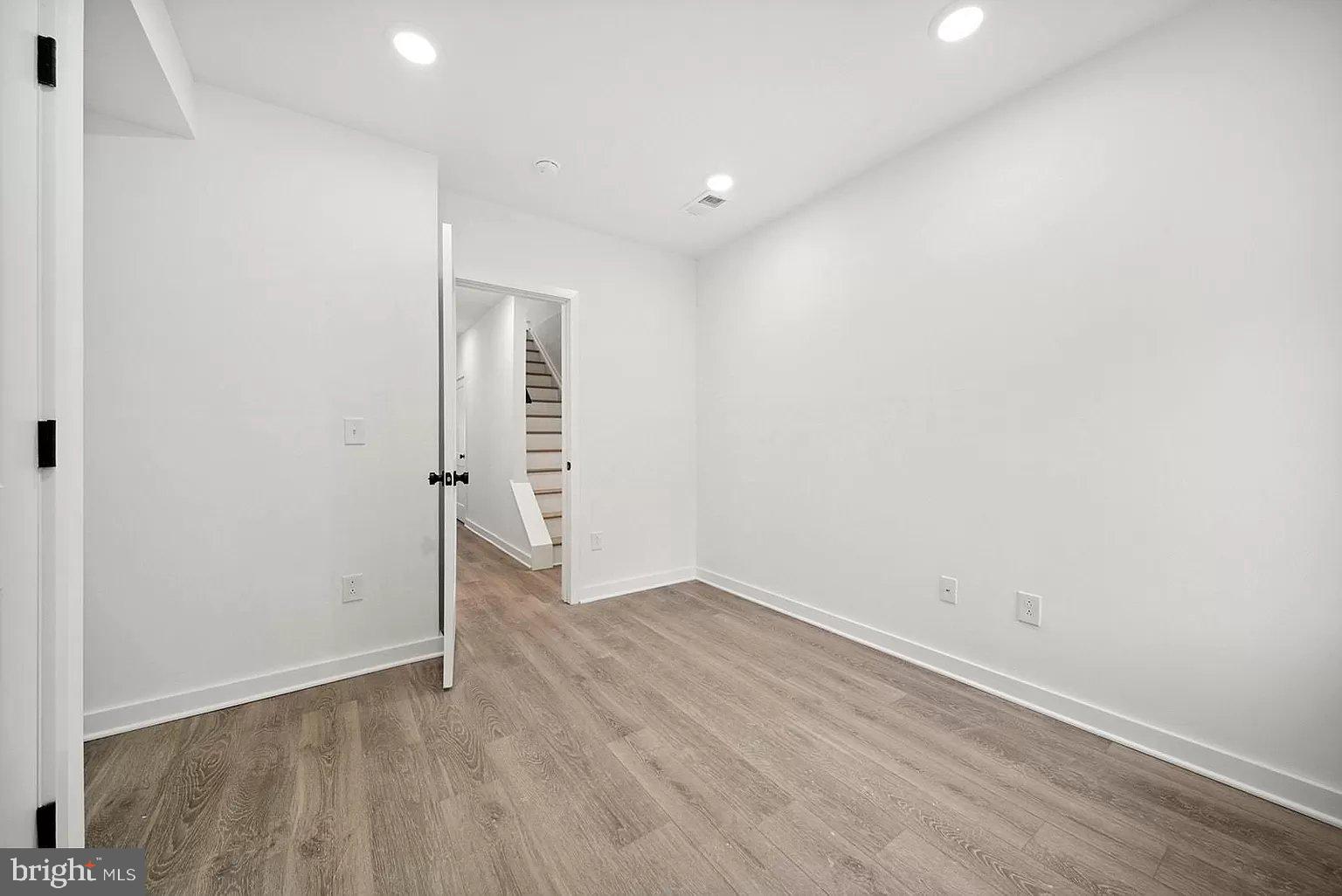 TEMPLE UNIVERSITY - Residential Lease