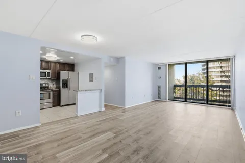 6300 Stevenson Avenue Unit 312, Alexandria, VA MLS: VAAX2053758