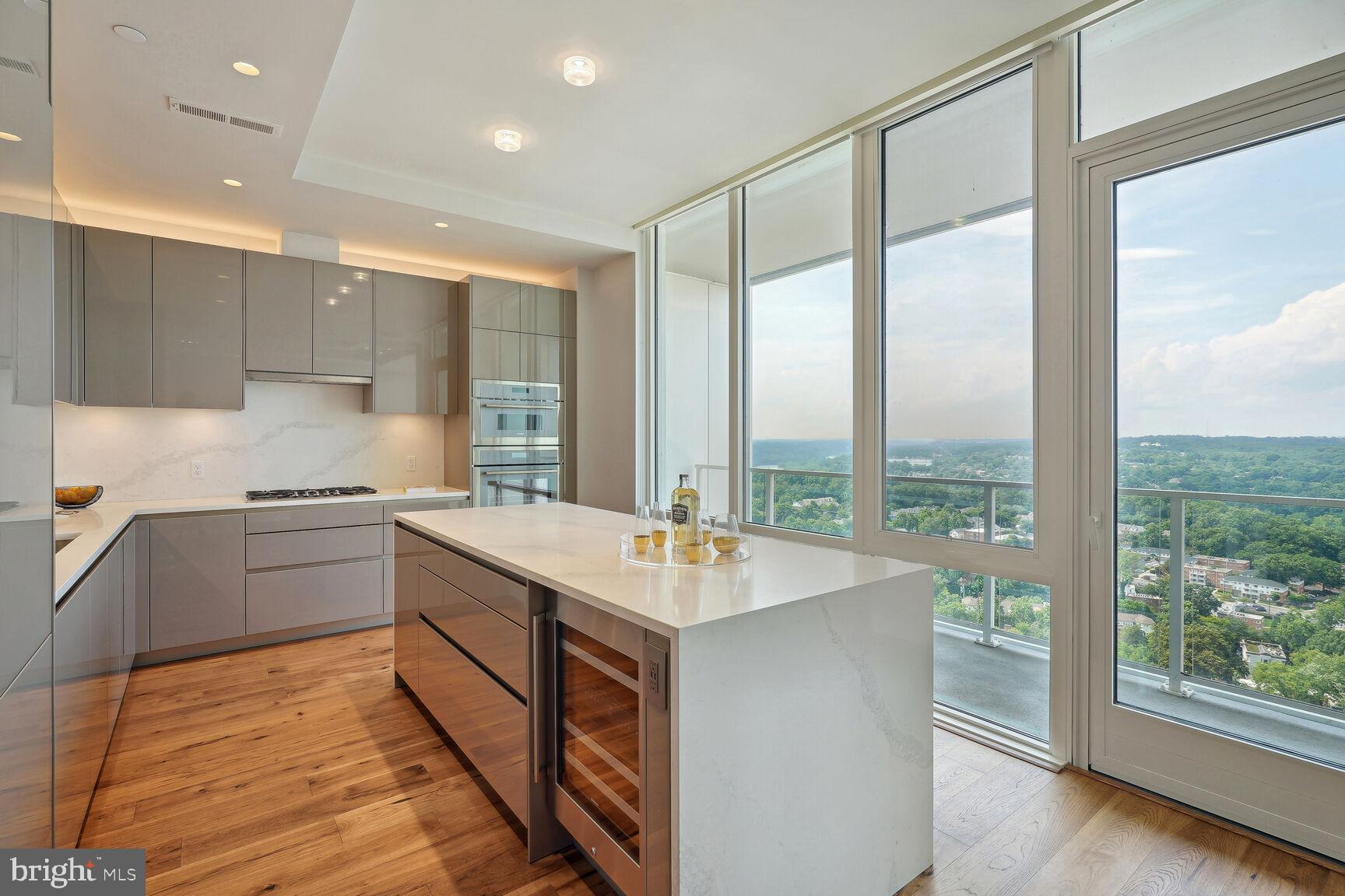 ROSSLYN - Residential