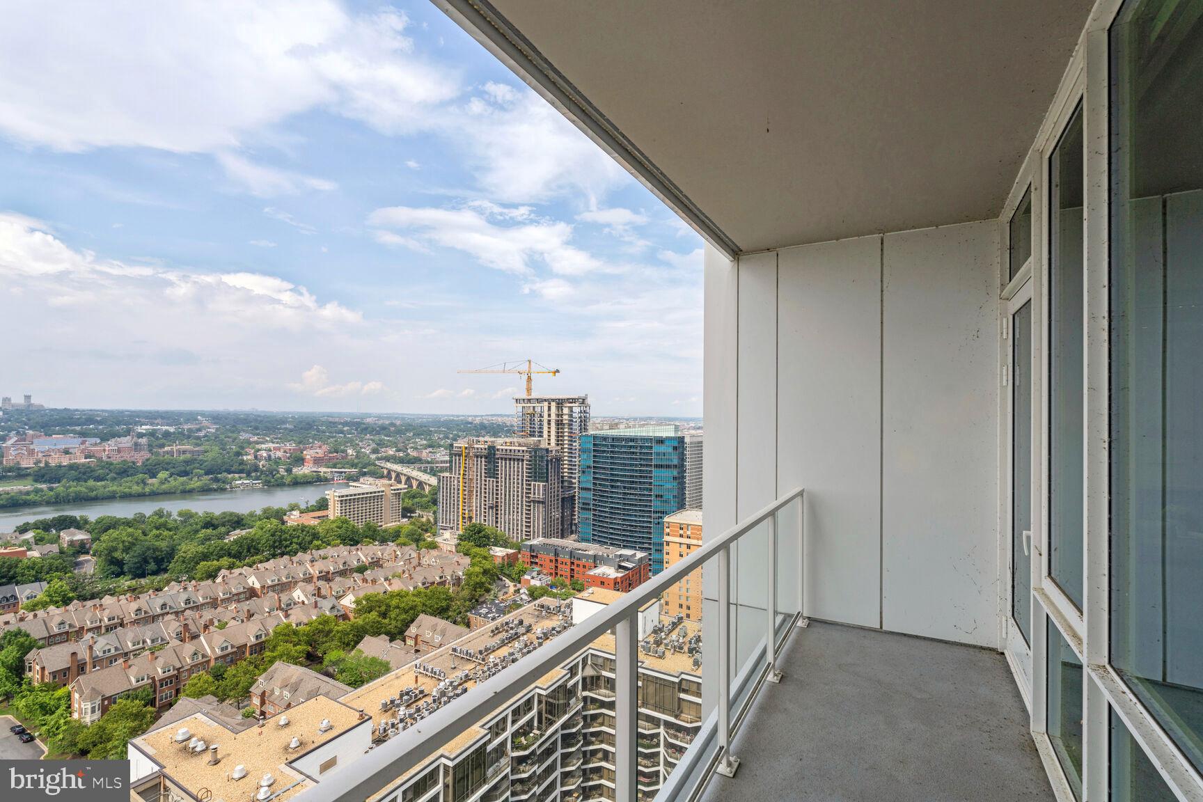 ROSSLYN - Residential