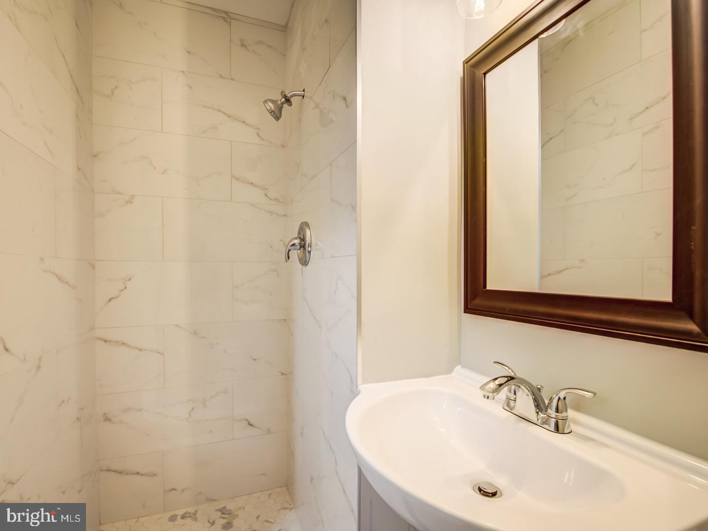 FAIRFAX HERITAGE - Residential Lease