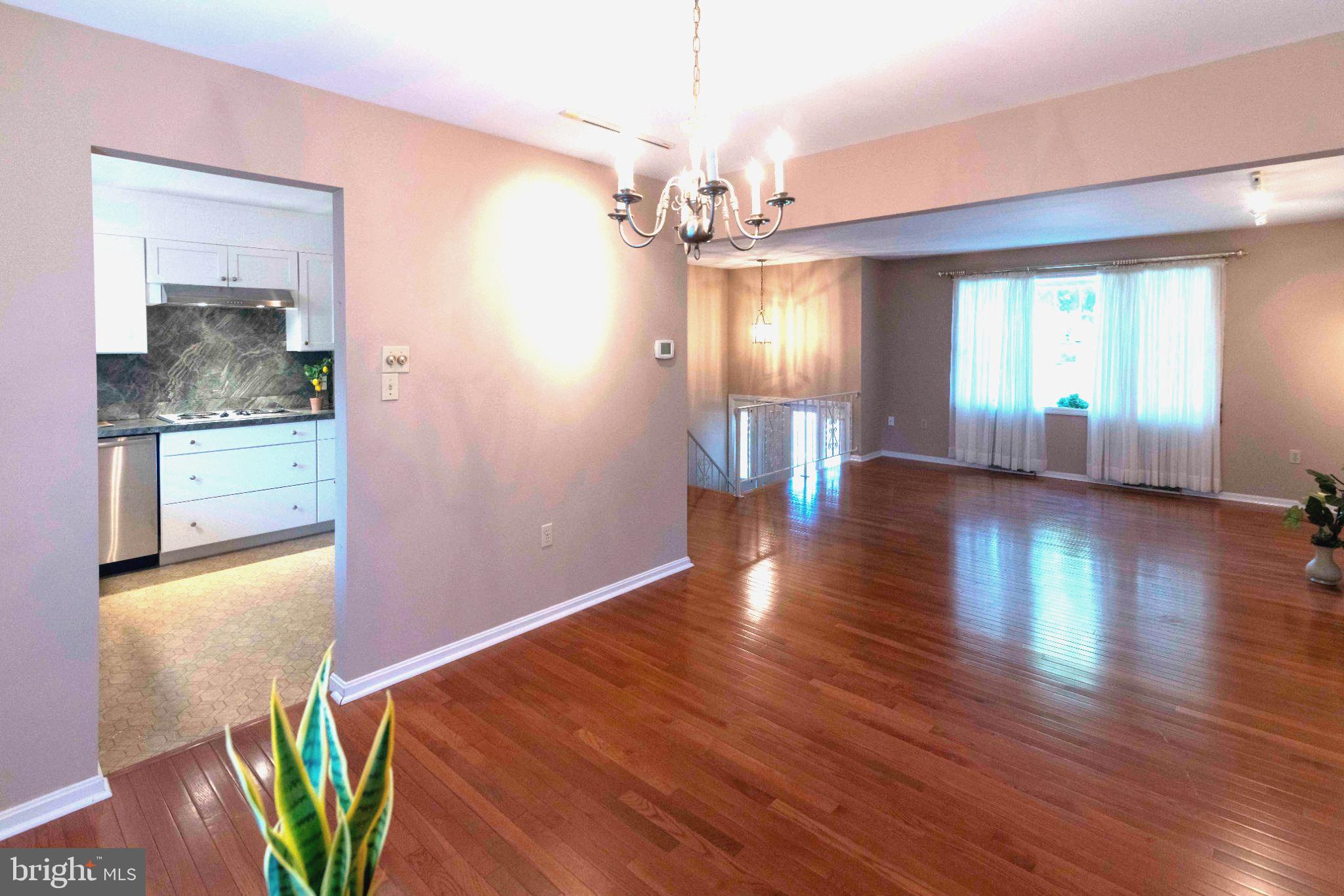 638 REGENT DRIVE