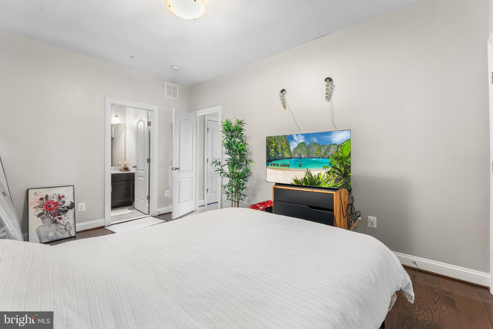 POTOMAC OVERLOOK CONDO - Residential