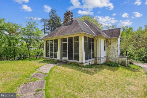 Photo of 7902 Woodrow Place, CABIN JOHN, MD 20818 (MLS # MDMC2177360)