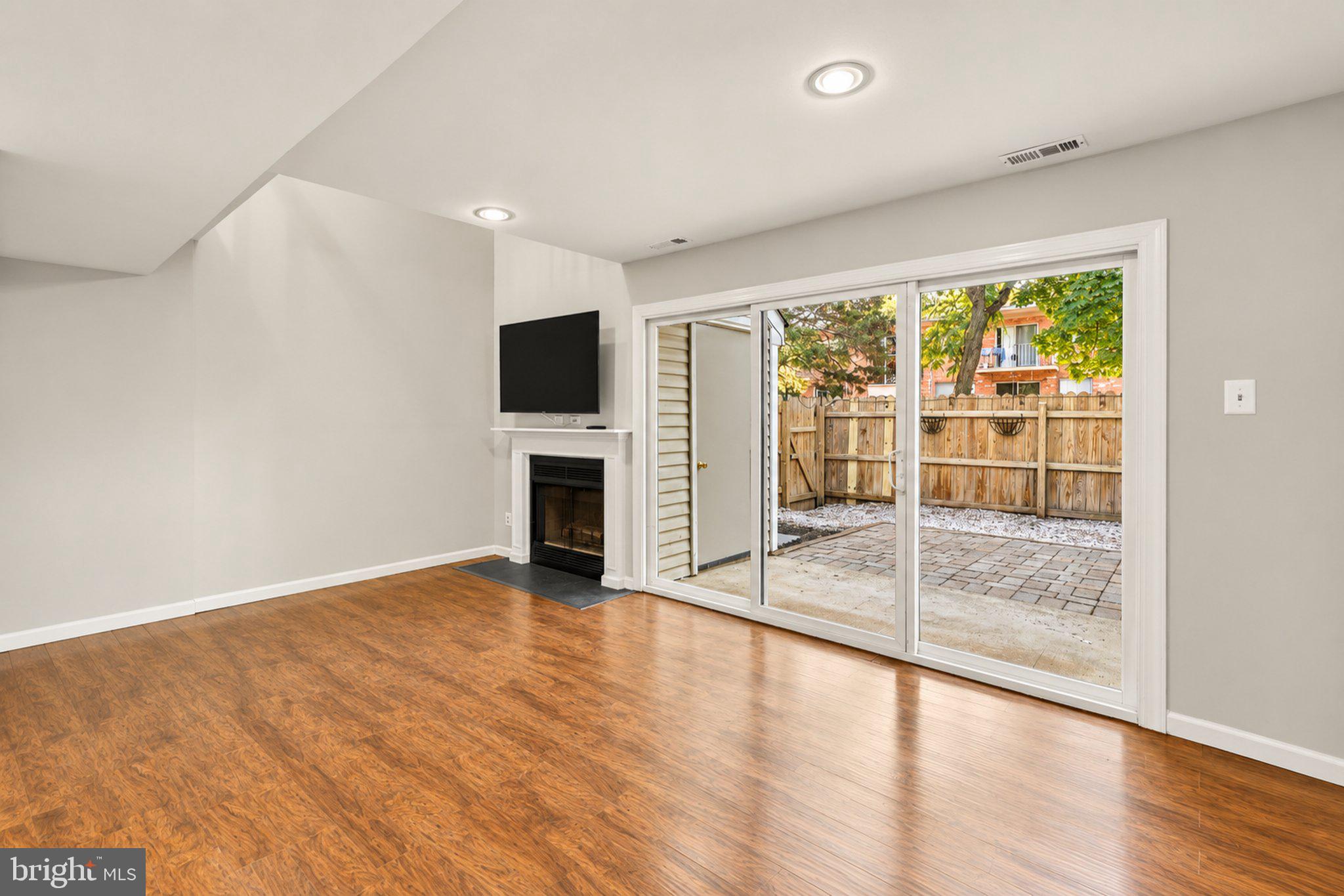 807 LOCUST STREET 5