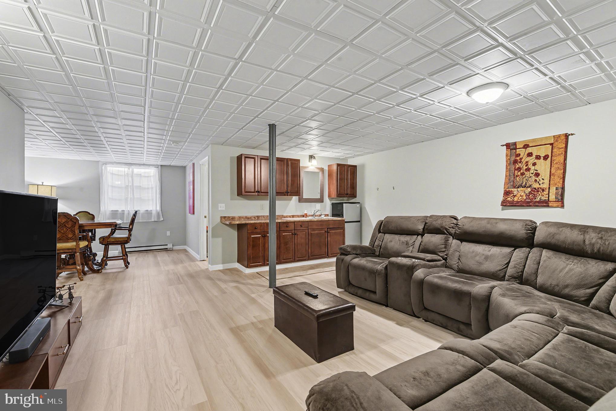 FOREST HILLS - Residential