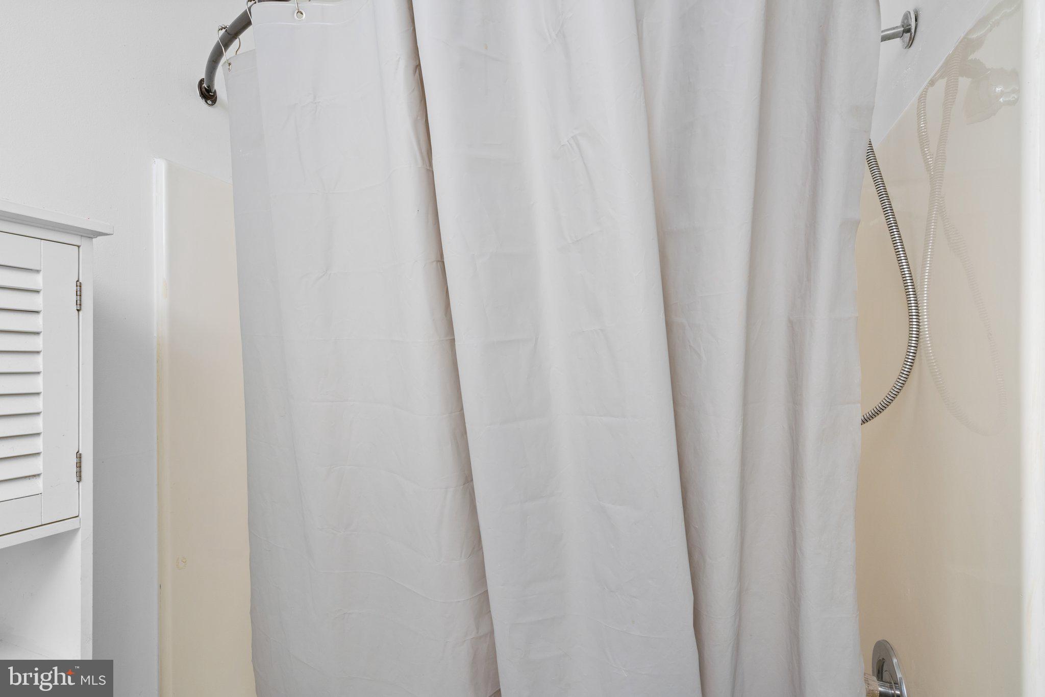 CROMWELL FOUNTAIN - Residential