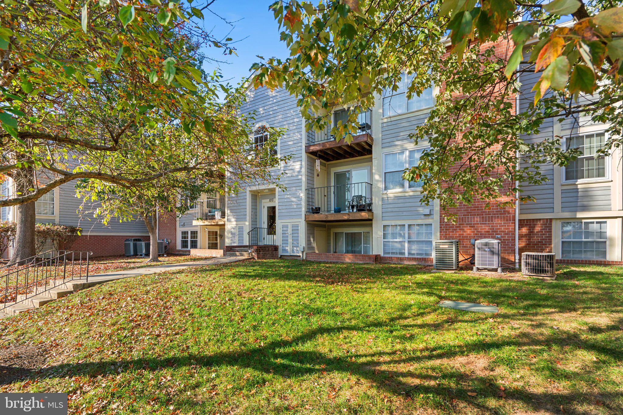 CROMWELL FOUNTAIN - Residential