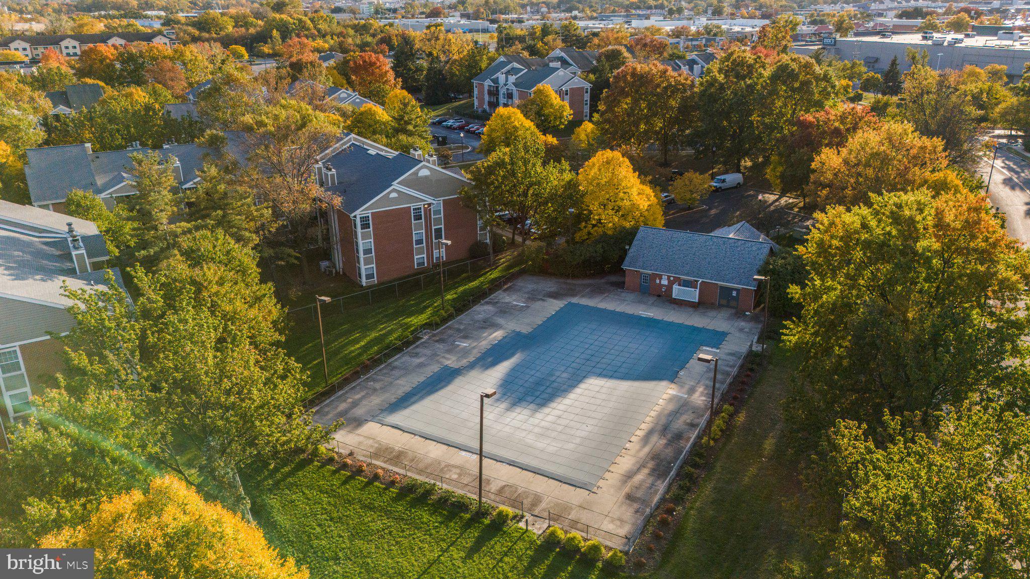 CROMWELL FOUNTAIN - Residential