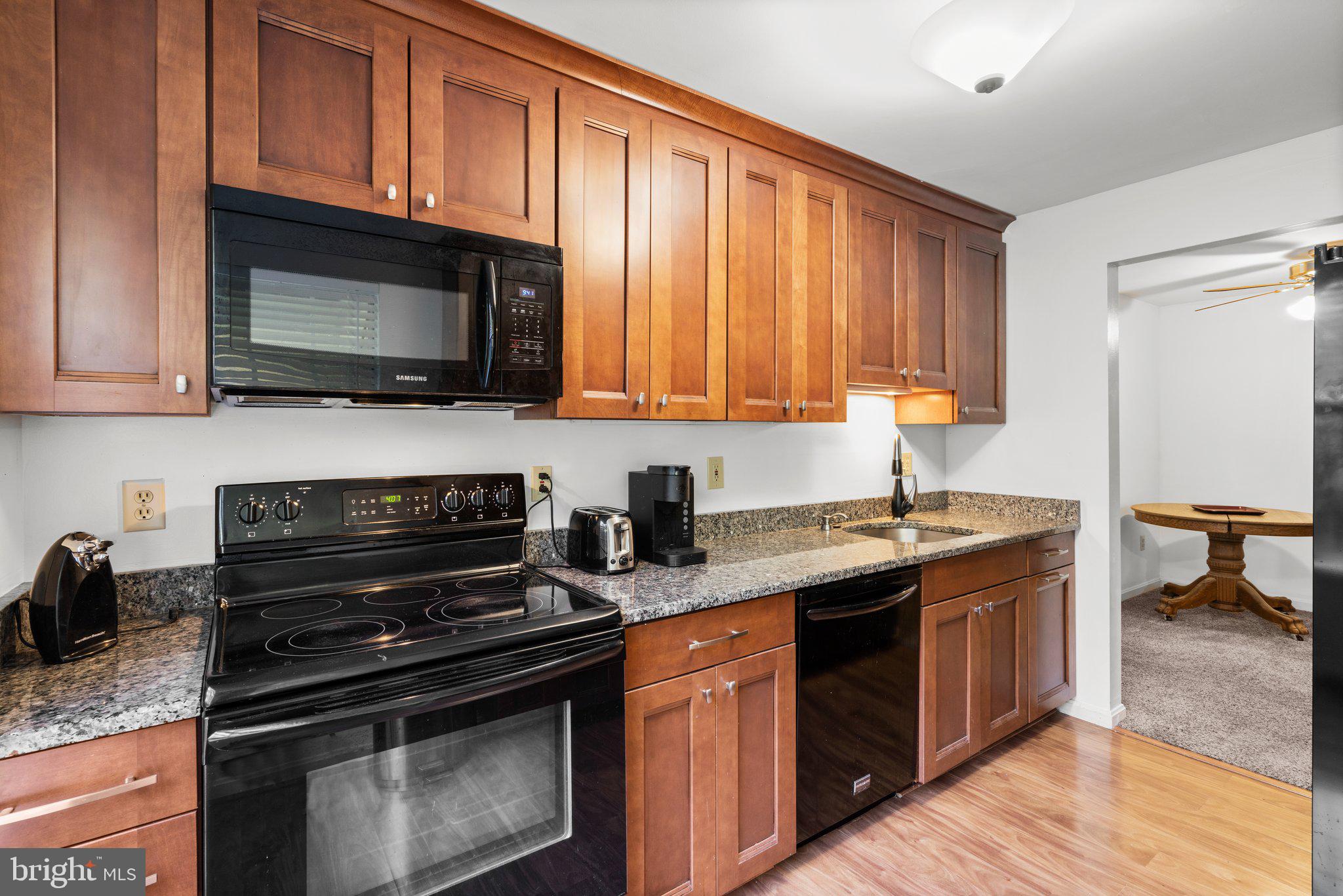 CROMWELL FOUNTAIN - Residential