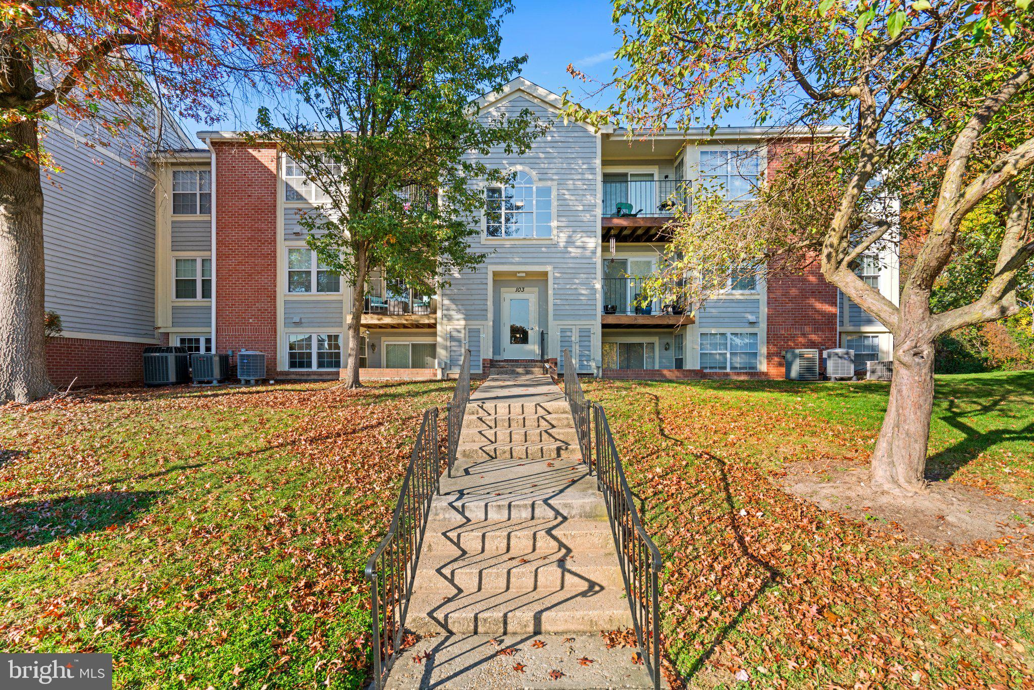 CROMWELL FOUNTAIN - Residential