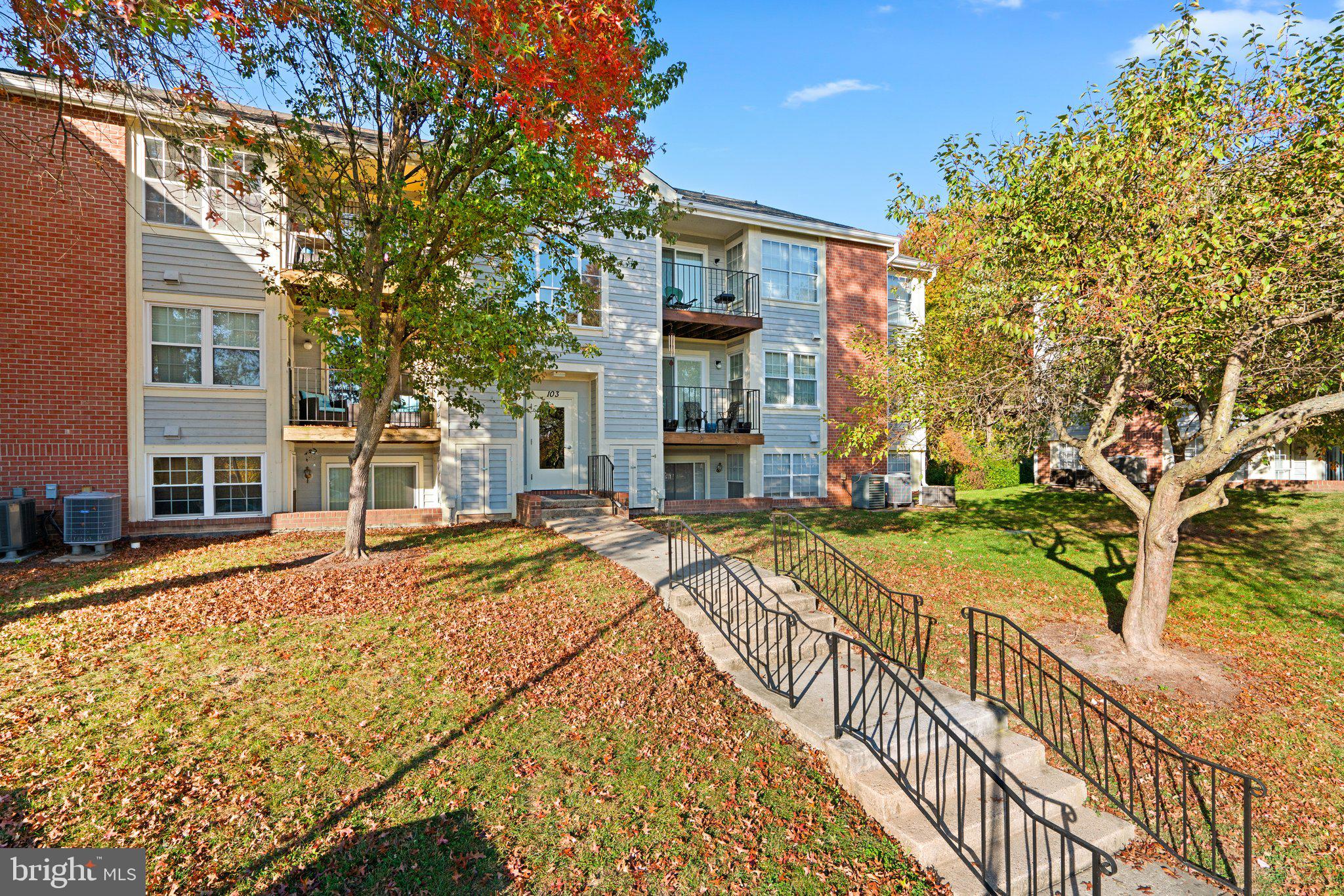 CROMWELL FOUNTAIN - Residential