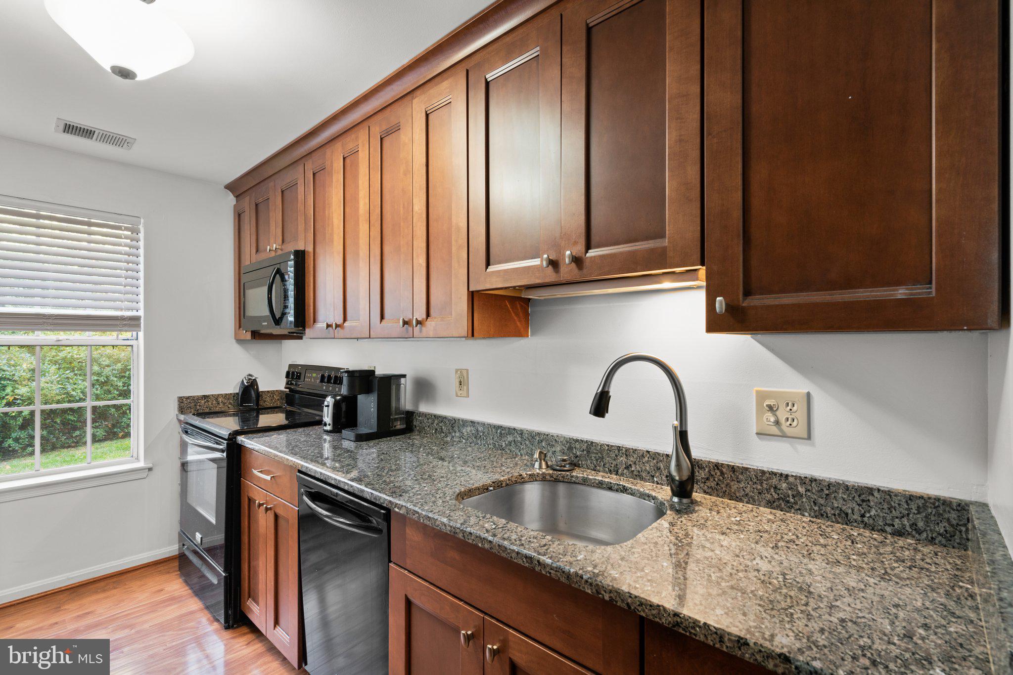 CROMWELL FOUNTAIN - Residential