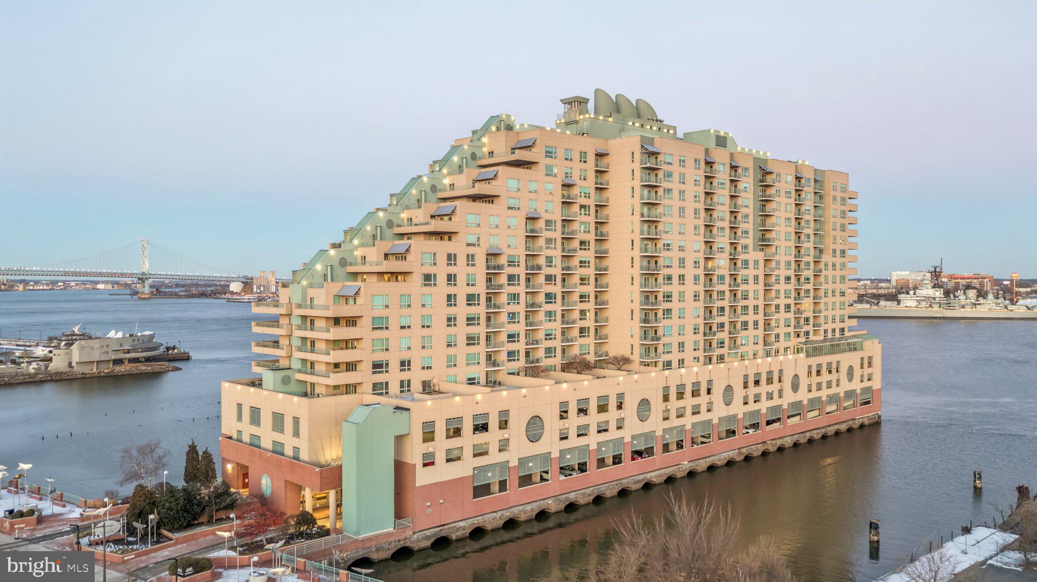 DOCKSIDE CONDOMINIUM - Residential