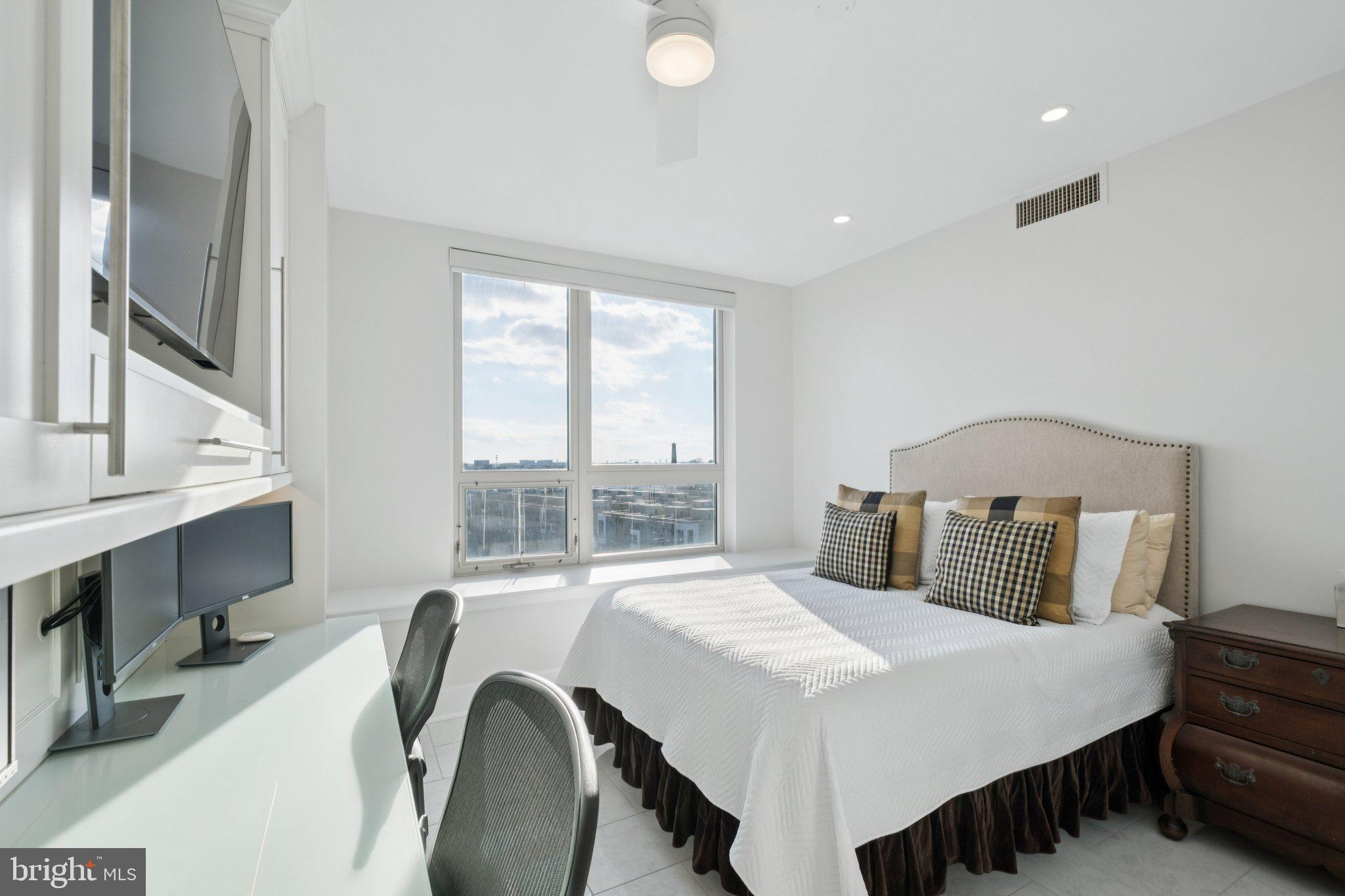 DOCKSIDE CONDOMINIUM - Residential