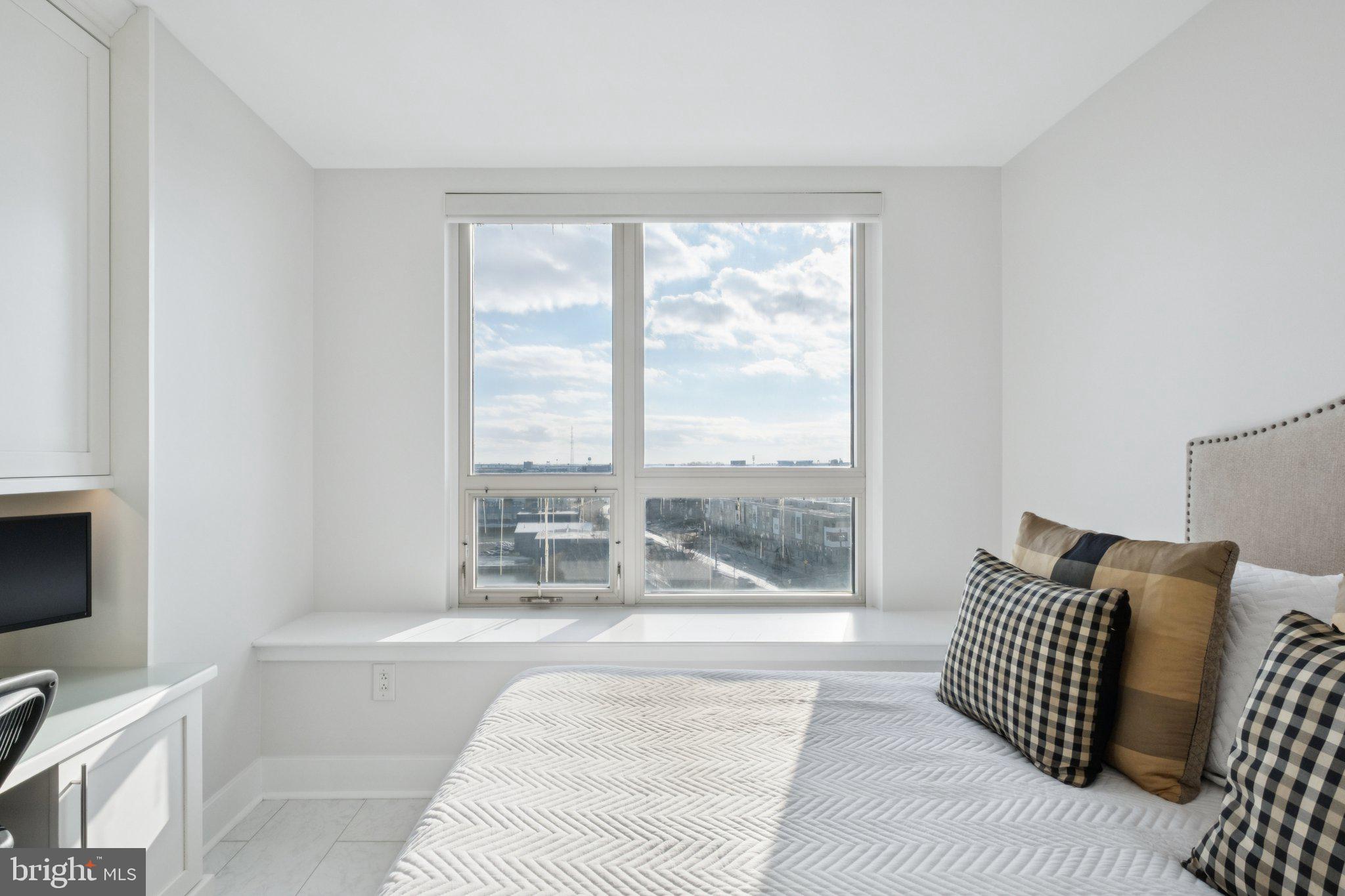 DOCKSIDE CONDOMINIUM - Residential