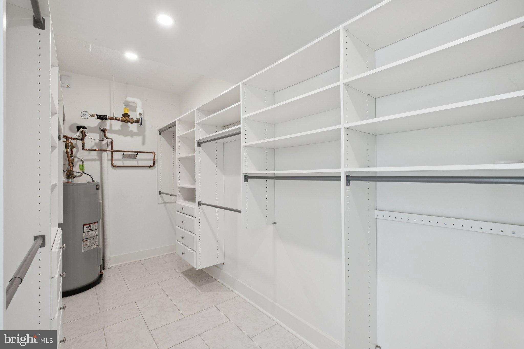 DOCKSIDE CONDOMINIUM - Residential