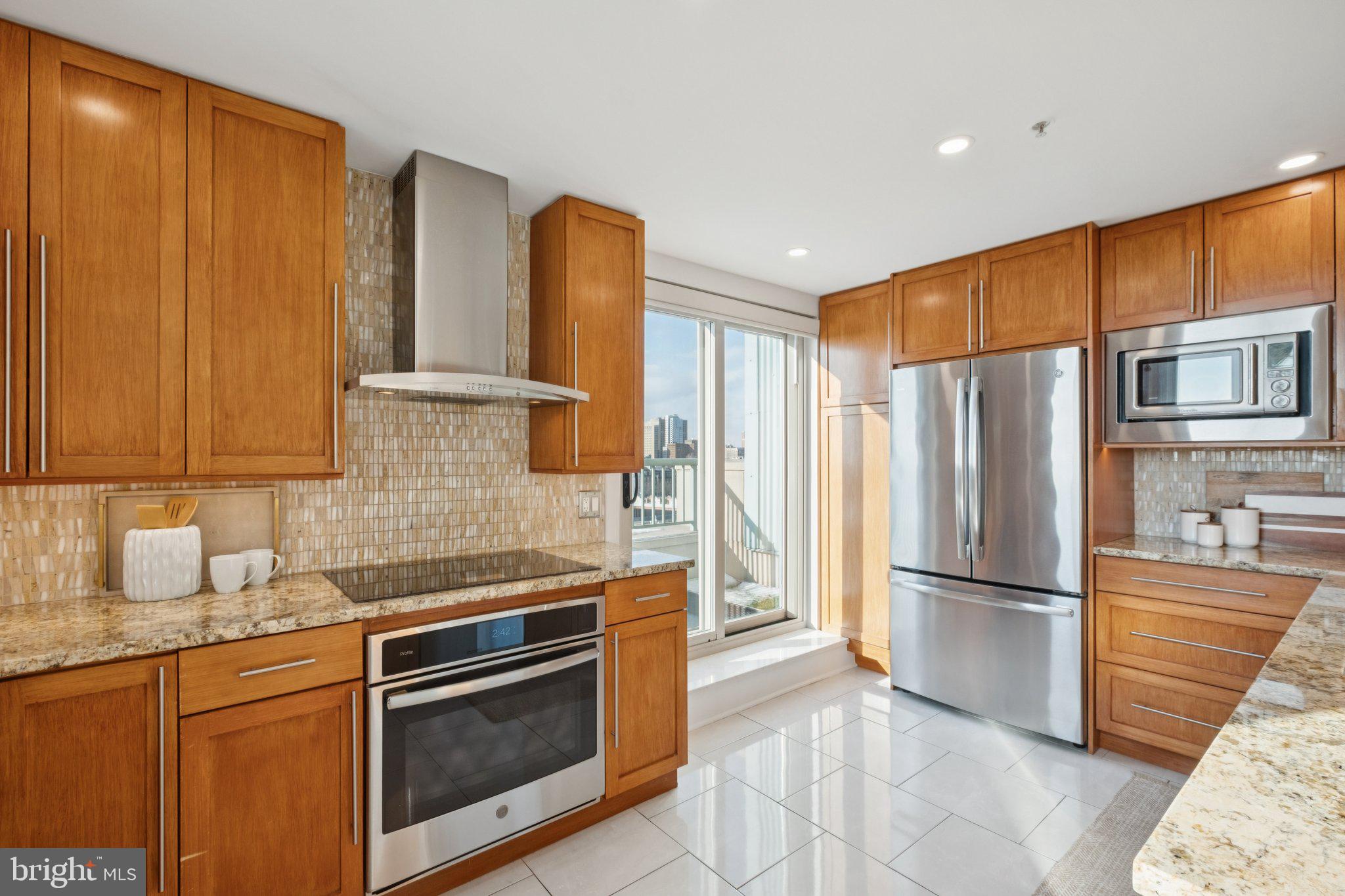 DOCKSIDE CONDOMINIUM - Residential