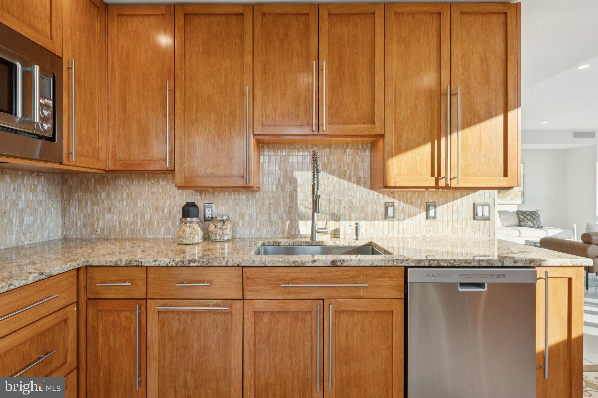 DOCKSIDE CONDOMINIUM - Residential