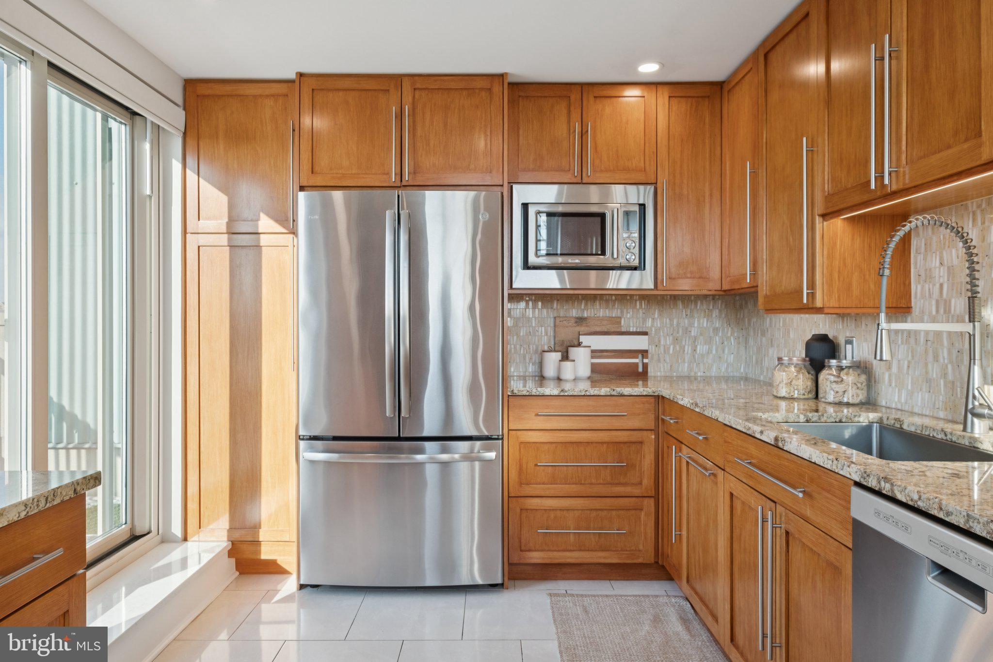 DOCKSIDE CONDOMINIUM - Residential