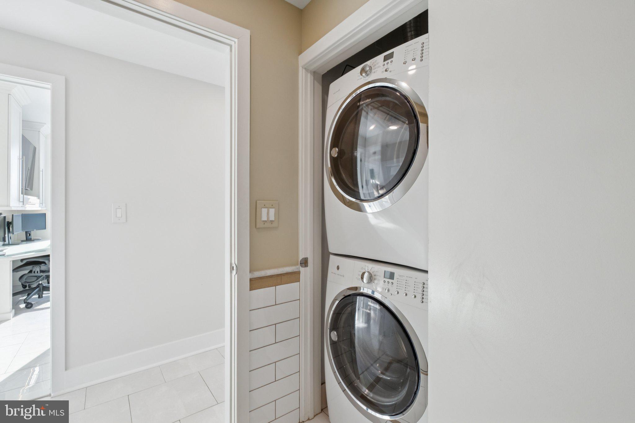 DOCKSIDE CONDOMINIUM - Residential