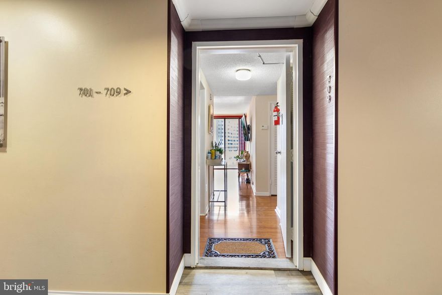 Welcome to your spacious 1BR/1BA condo in the heart of Alexandria, VA! This beautifully maintained unit features beautiful laminate floors throughout and a large kitchen with stainless steel appliances and a stylish custom backsplash. The generous bedroom includes a walk-in closet, while oversized windows flood the space with natural light and offer amazing balcony views.
Enjoy the convenience of an in-unit stacked washer & dryer and all utilities included (tenant responsible for cable and internet if desired). Community amenities include assigned parking, an outdoor pool, tennis courts, a party room, storage space, and more! Don't miss out—schedule your showing today!