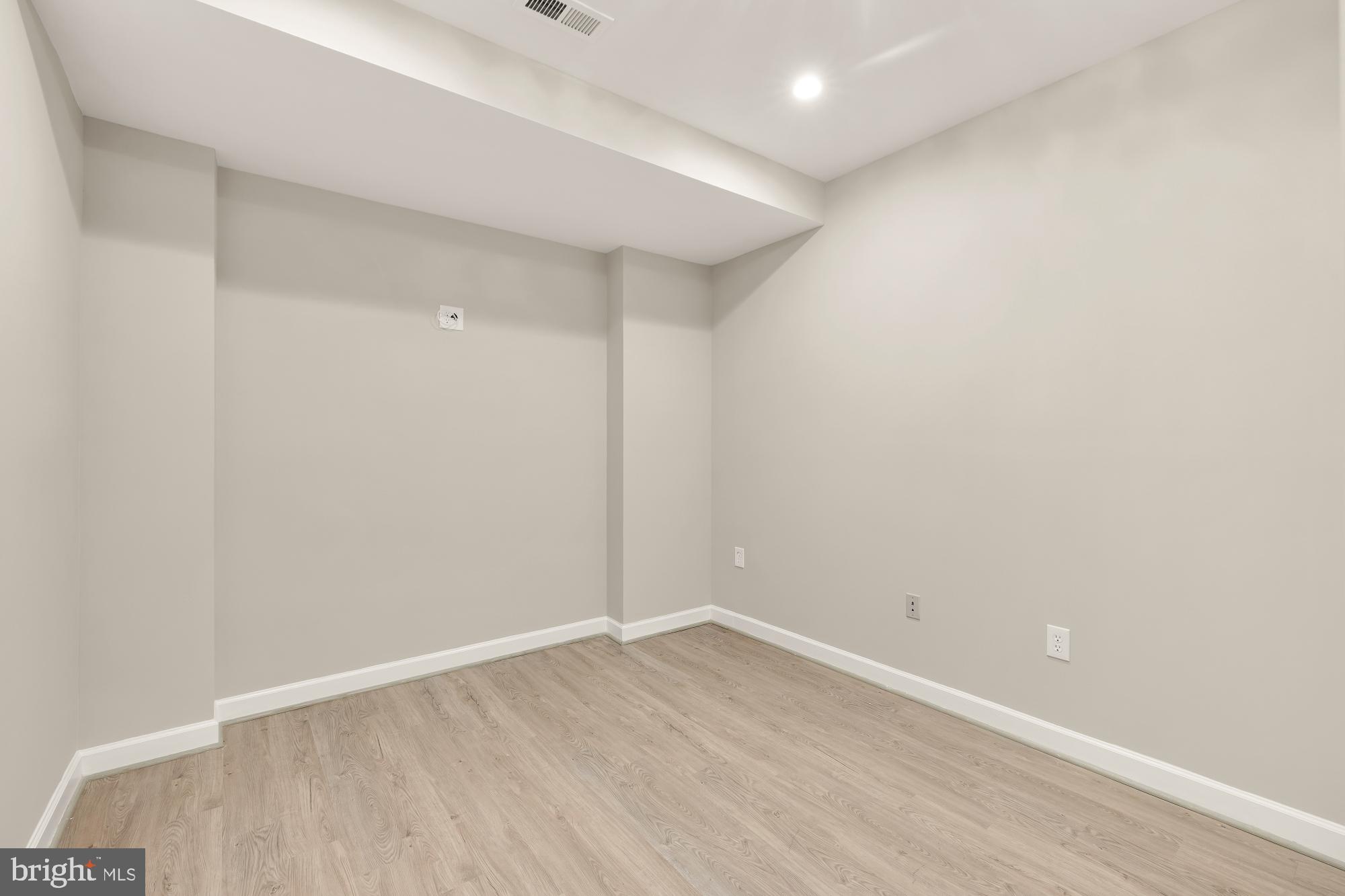 RIVER FALLS - Residential