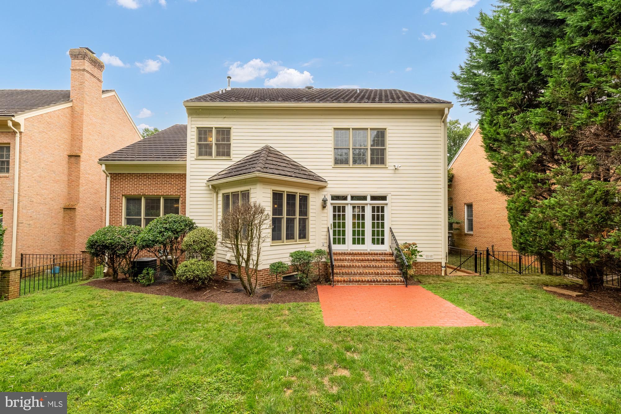 RIVER FALLS - Residential