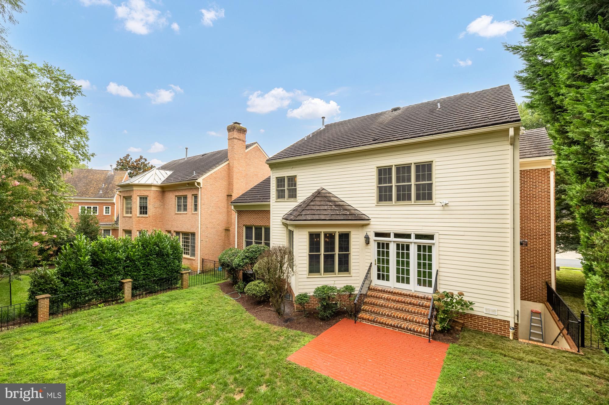 RIVER FALLS - Residential